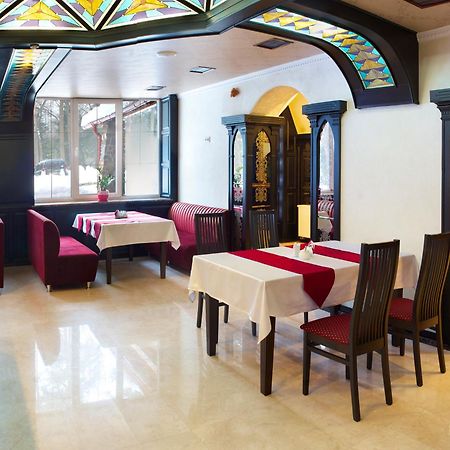 Sherwood Hotel Долгомостиска Экстерьер фото
