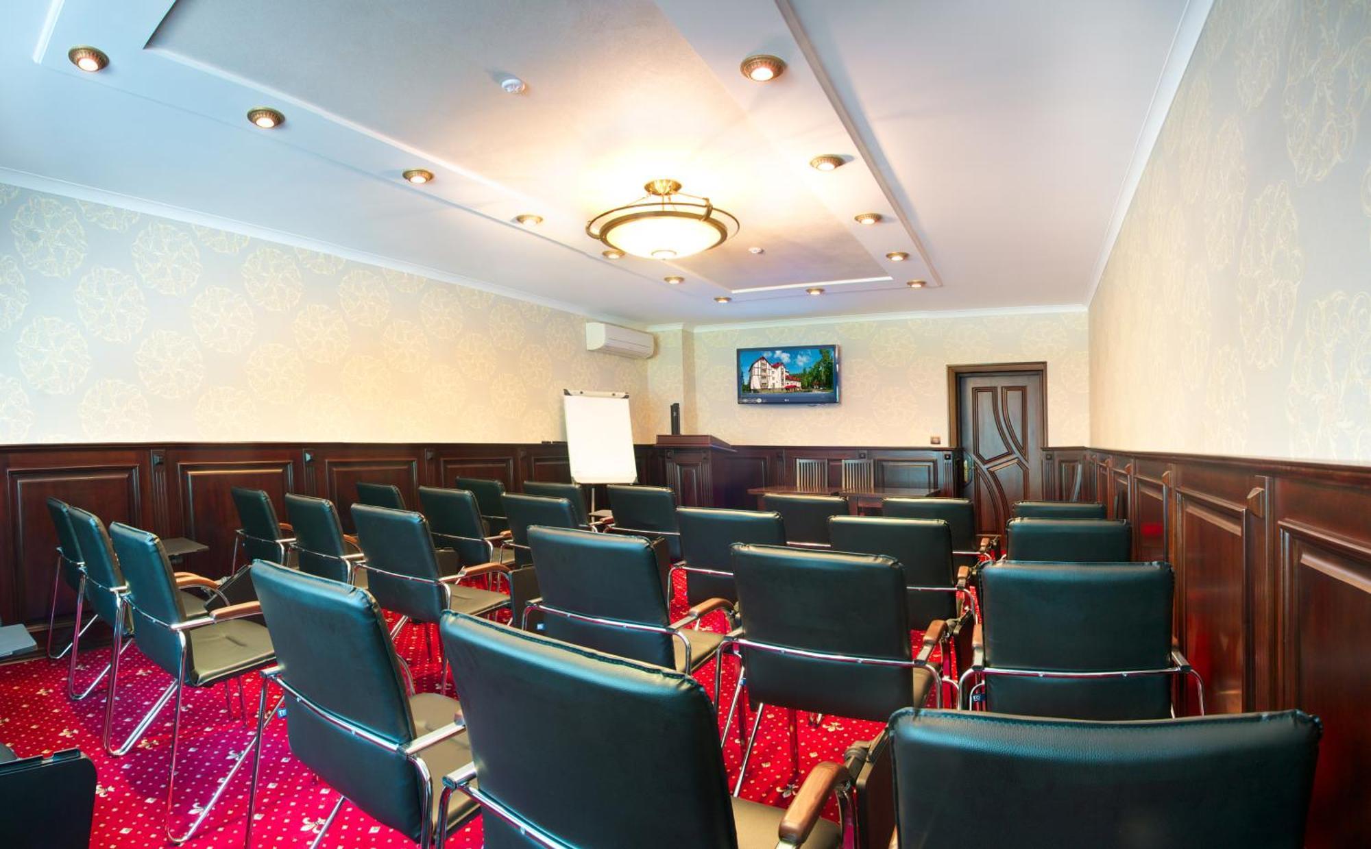 Sherwood Hotel Долгомостиска Экстерьер фото