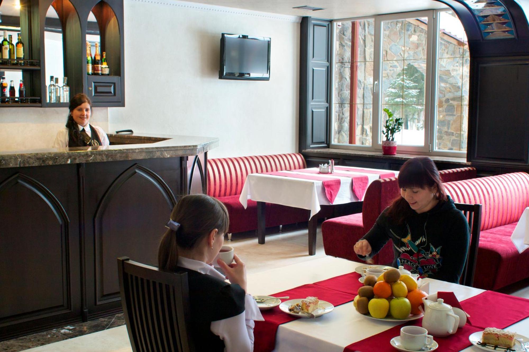 Sherwood Hotel Долгомостиска Экстерьер фото