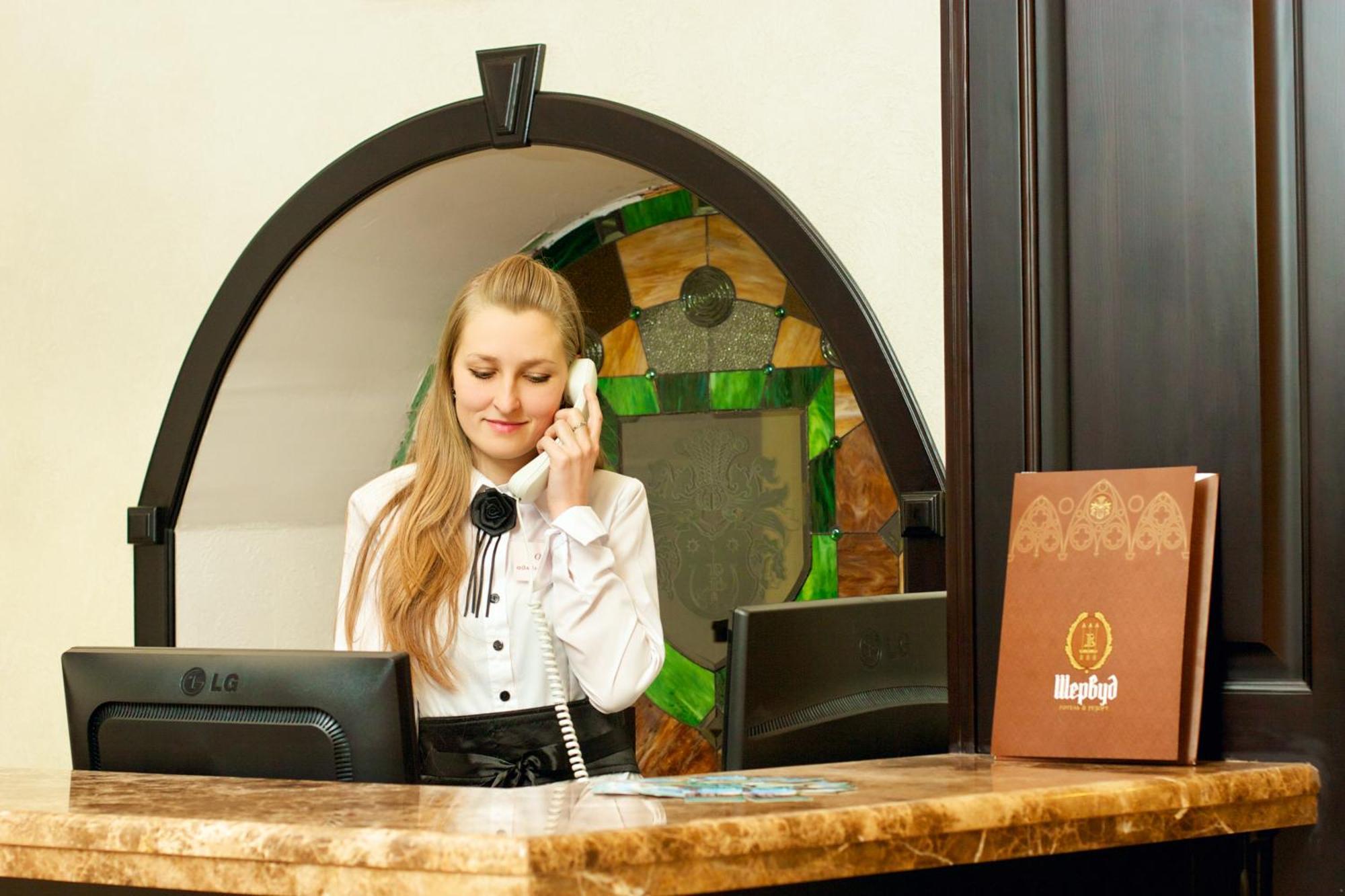 Sherwood Hotel Долгомостиска Экстерьер фото
