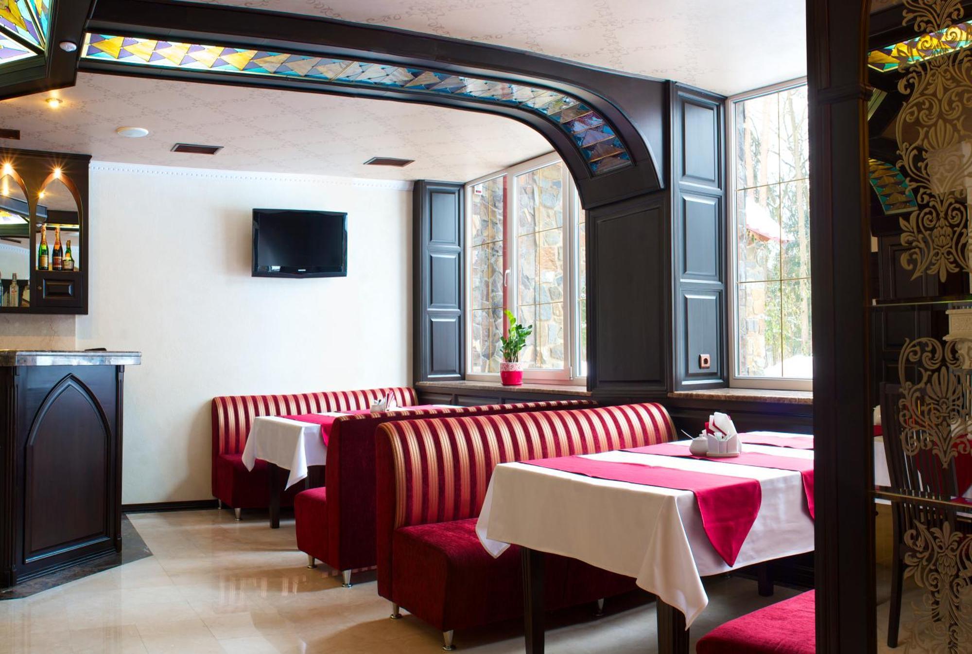Sherwood Hotel Долгомостиска Экстерьер фото