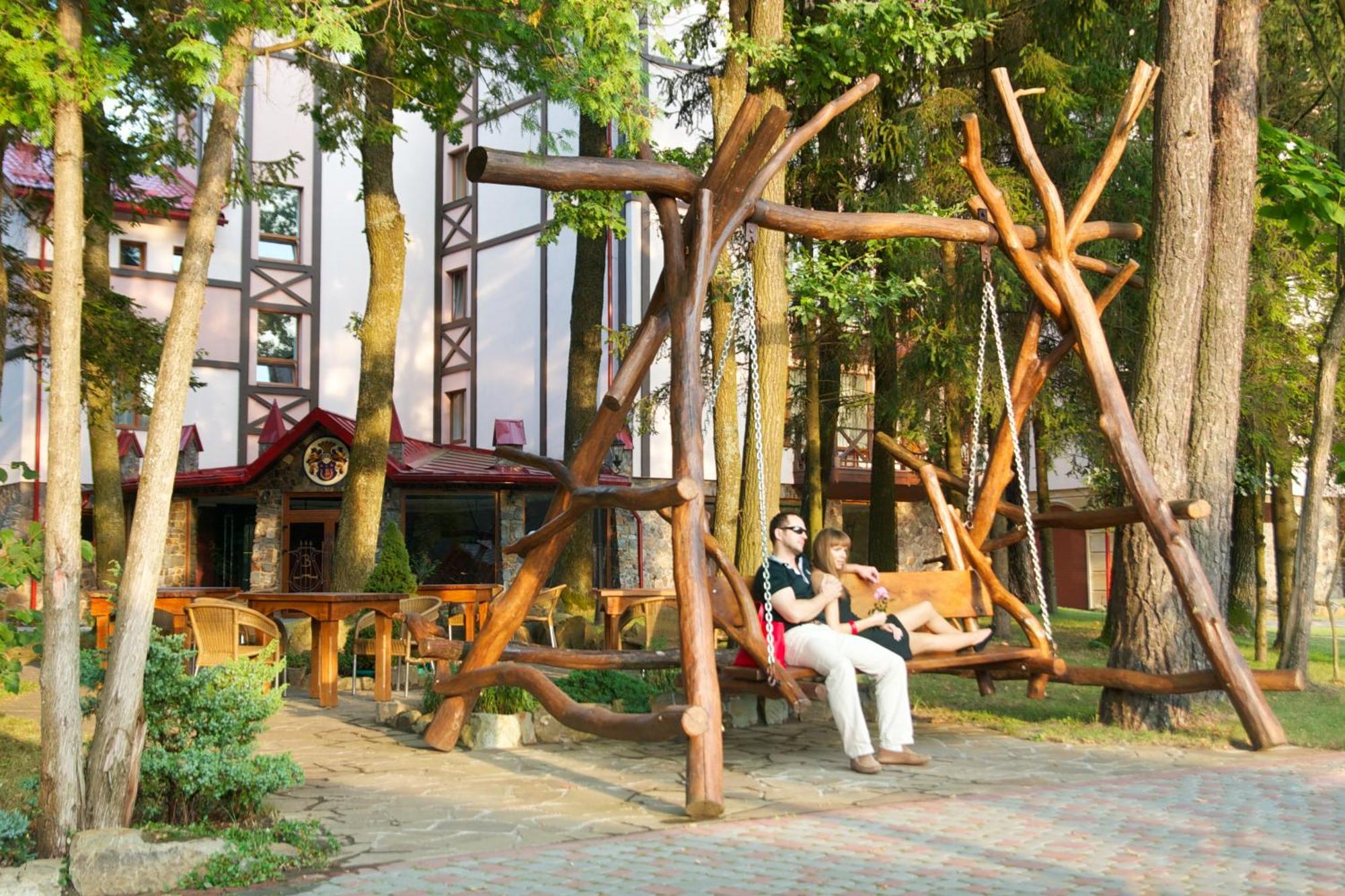 Sherwood Hotel Долгомостиска Экстерьер фото