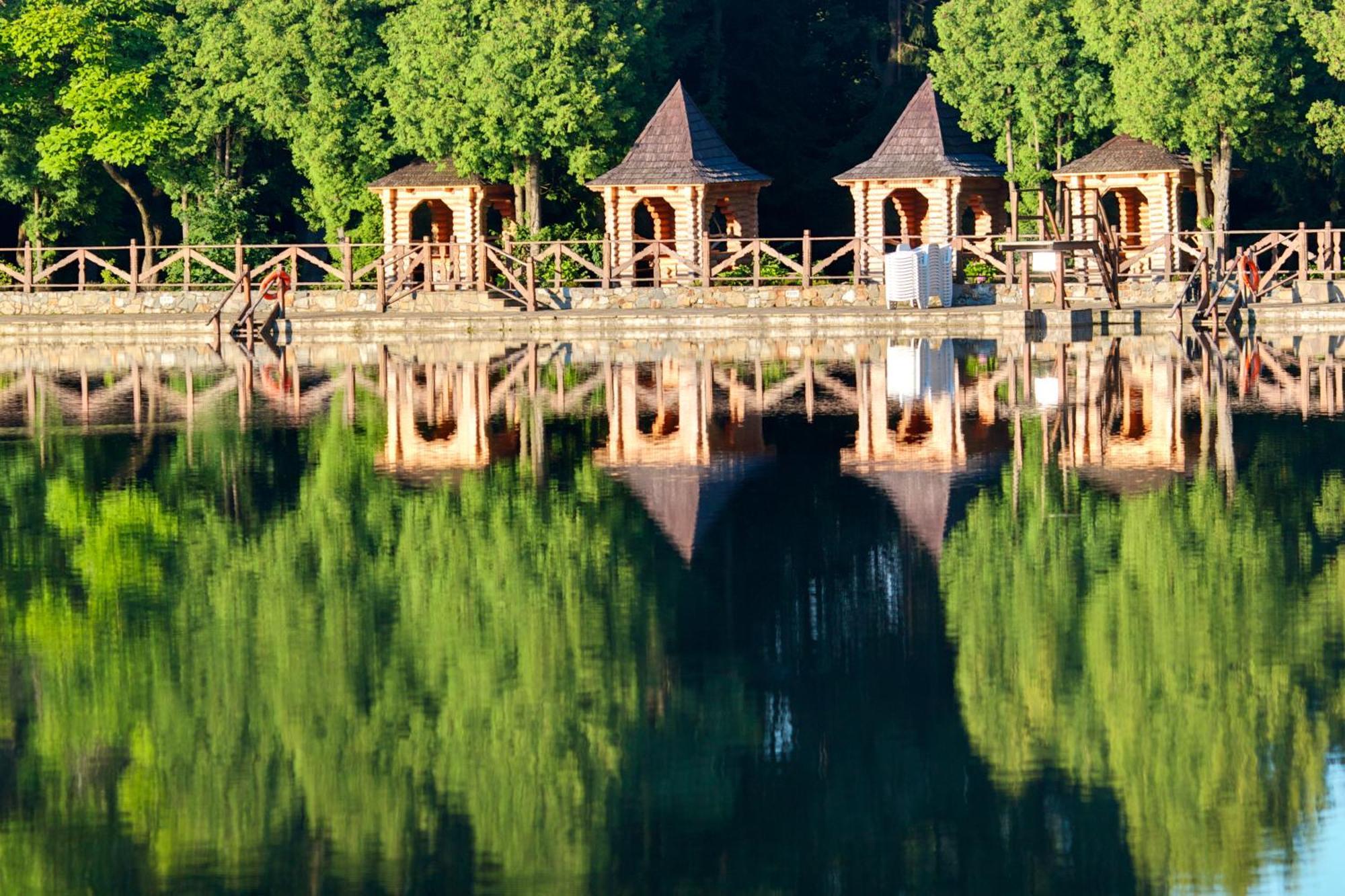 Sherwood Hotel Долгомостиска Экстерьер фото