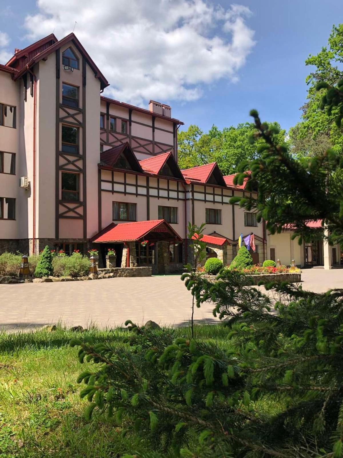 Sherwood Hotel Долгомостиска Экстерьер фото