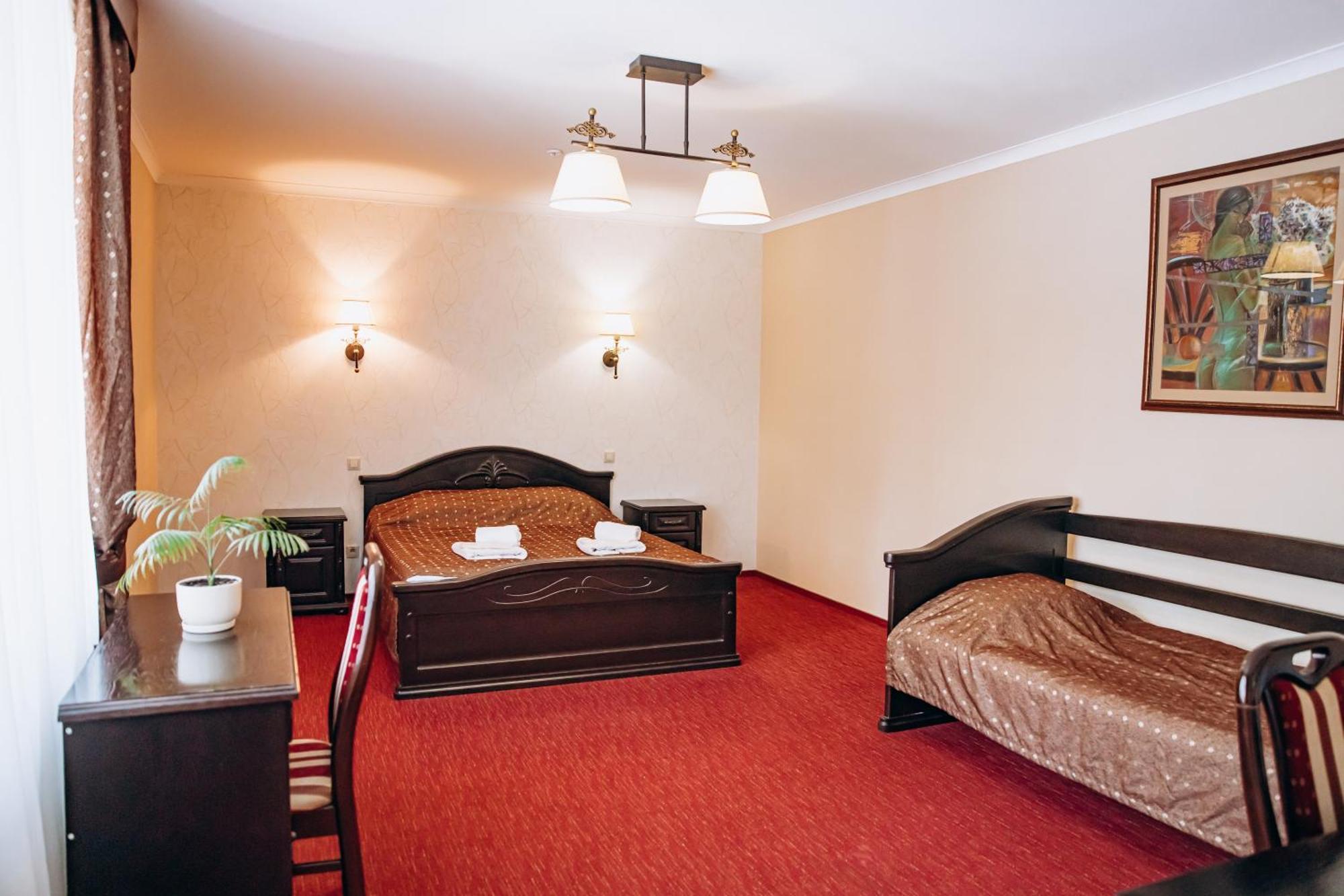 Sherwood Hotel Долгомостиска Экстерьер фото