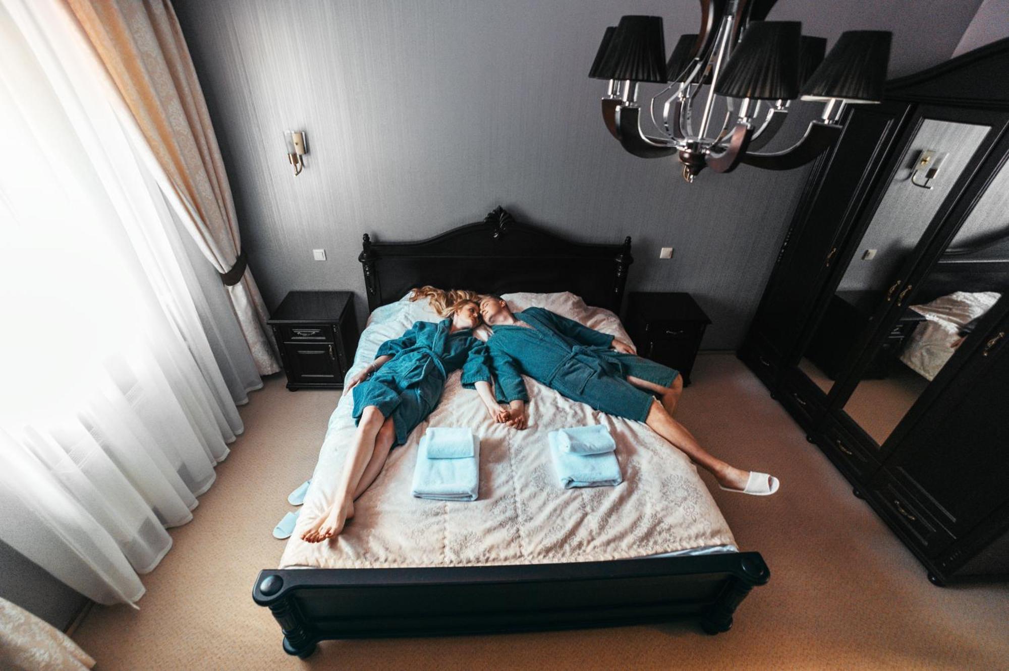 Sherwood Hotel Долгомостиска Экстерьер фото