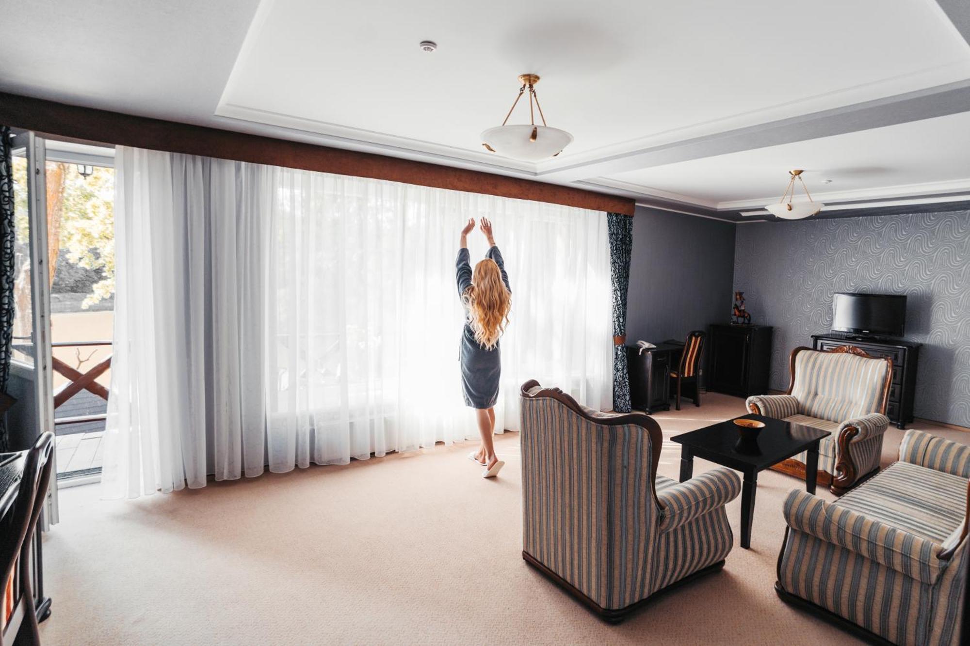 Sherwood Hotel Долгомостиска Экстерьер фото