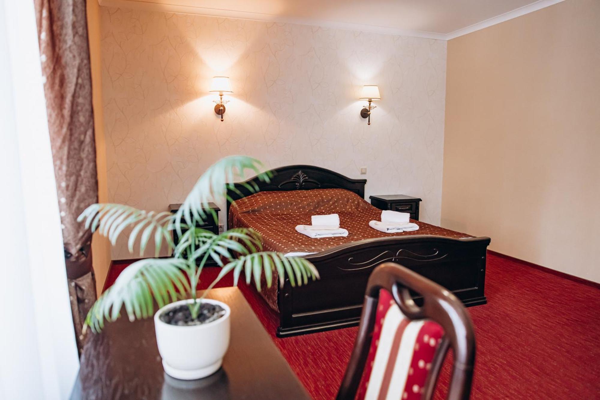 Sherwood Hotel Долгомостиска Экстерьер фото